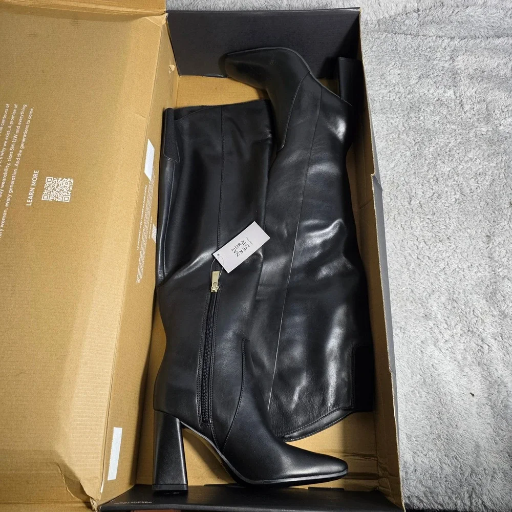 Naturalizer knee 16